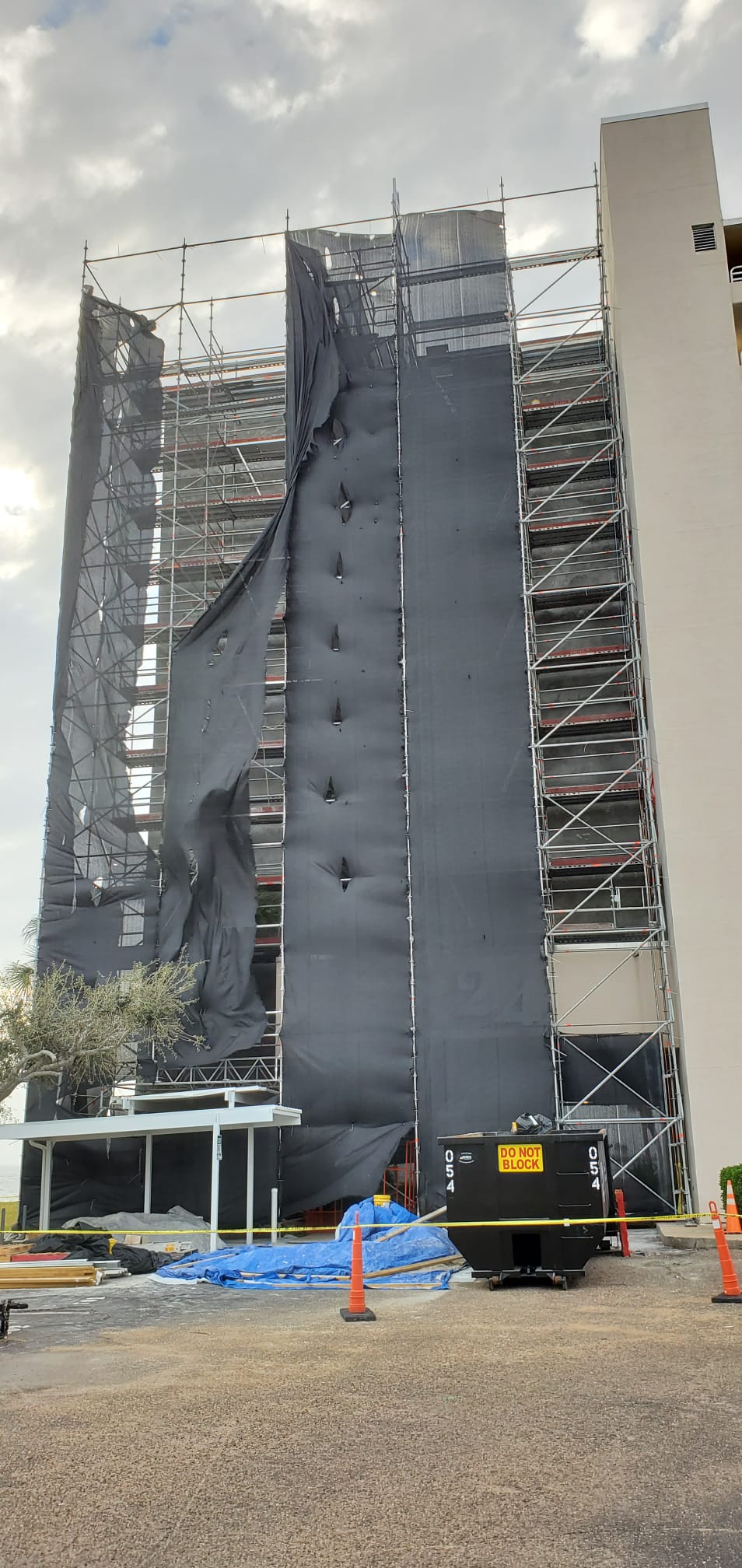 Tower scaffolding for commercial stucco