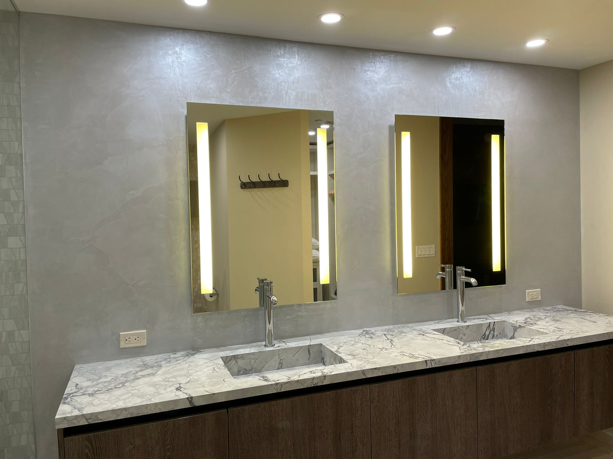Venetian plaster gray wall with lighted mirror
